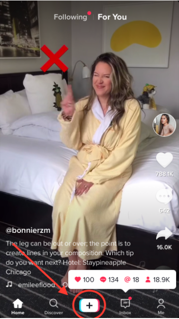 TikTok strategie voor bedrijven - Screenshot van TikTok om te laten zien met welke knop iemand live kan gaan op TikTok - SEO vrienden